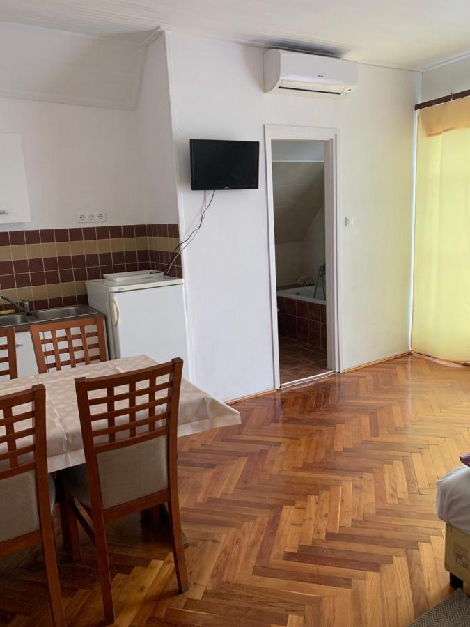 Kriszta Apartmanhaz Apartment Balatonlelle Luaran gambar