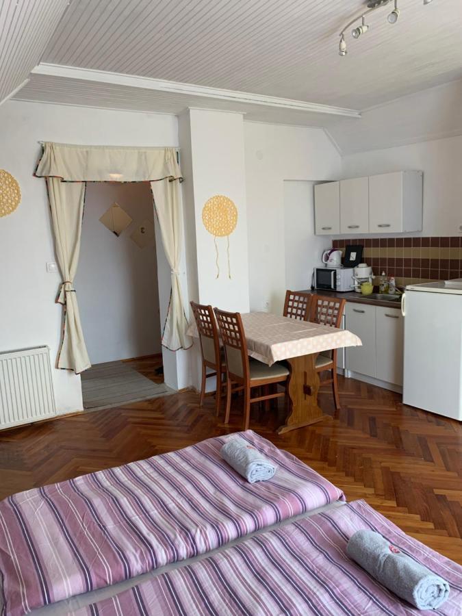 Kriszta Apartmanhaz Apartment Balatonlelle Luaran gambar