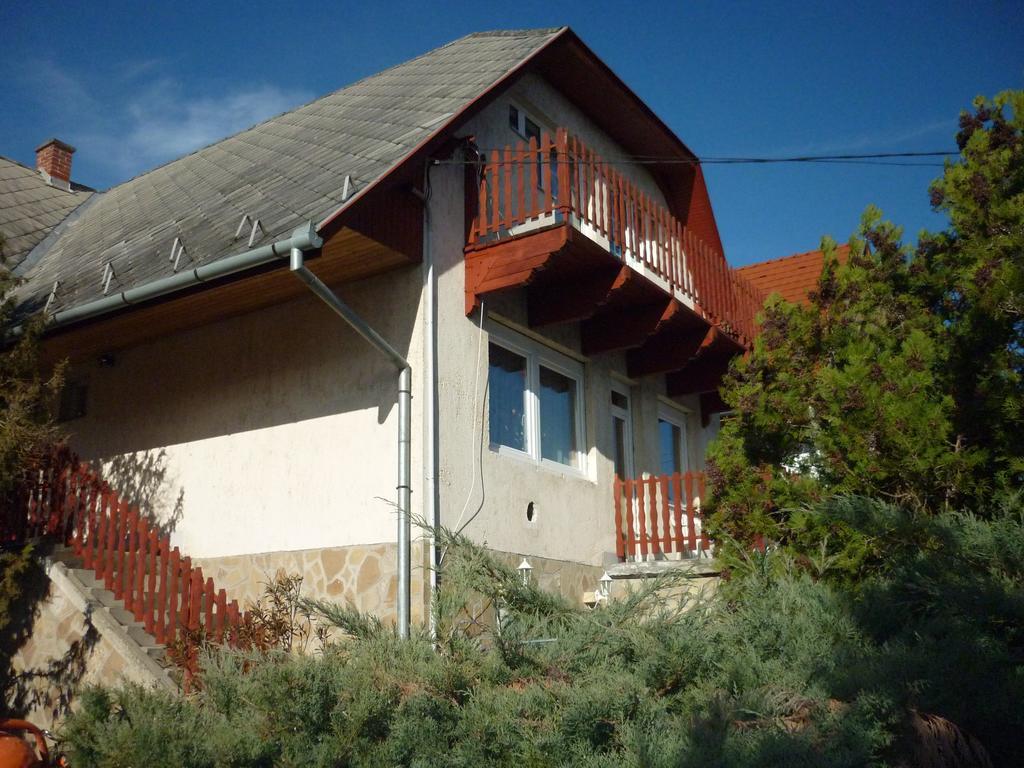 Kriszta Apartmanhaz Apartment Balatonlelle Luaran gambar