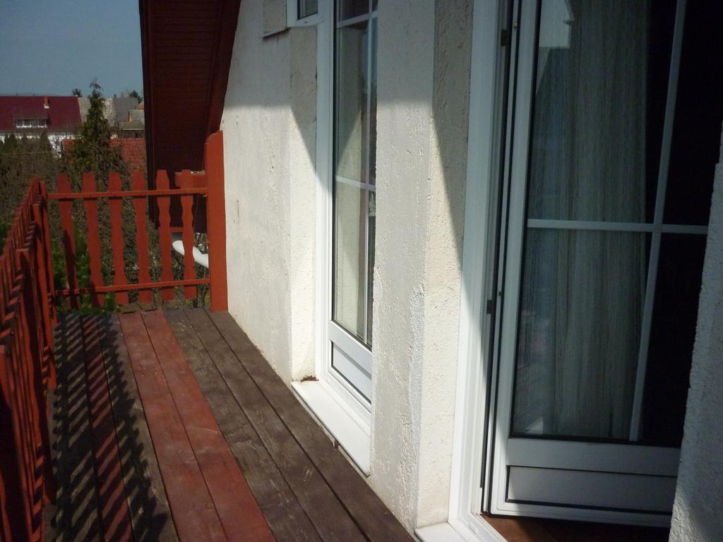 Kriszta Apartmanhaz Apartment Balatonlelle Luaran gambar