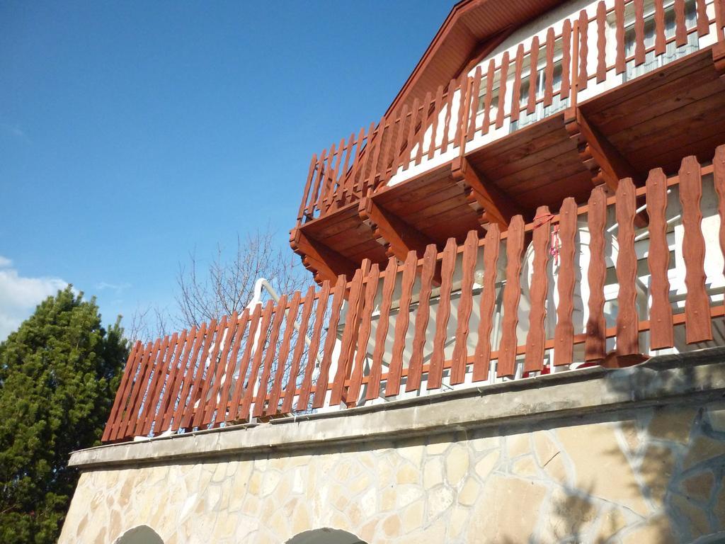 Kriszta Apartmanhaz Apartment Balatonlelle Luaran gambar