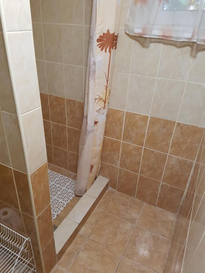 Kriszta Apartmanhaz Apartment Balatonlelle Luaran gambar