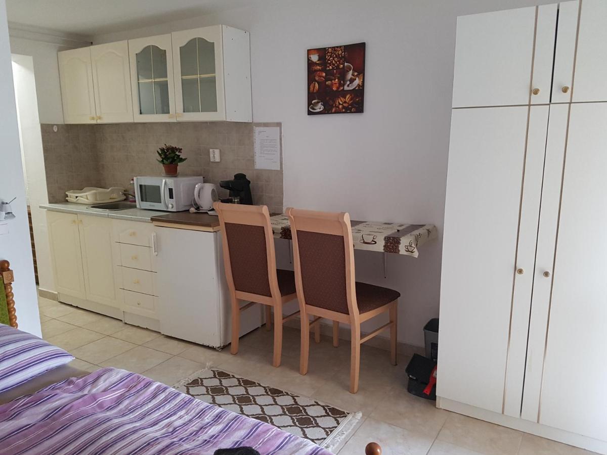 Kriszta Apartmanhaz Apartment Balatonlelle Luaran gambar